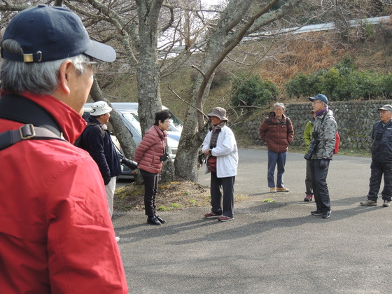 探鳥前、各地から愛鳥家が集合